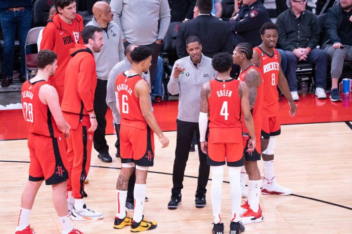 «Хьюстон» в гостях справился с «Финиксом» «Хьюстон» в гостях справился с «Финиксом»