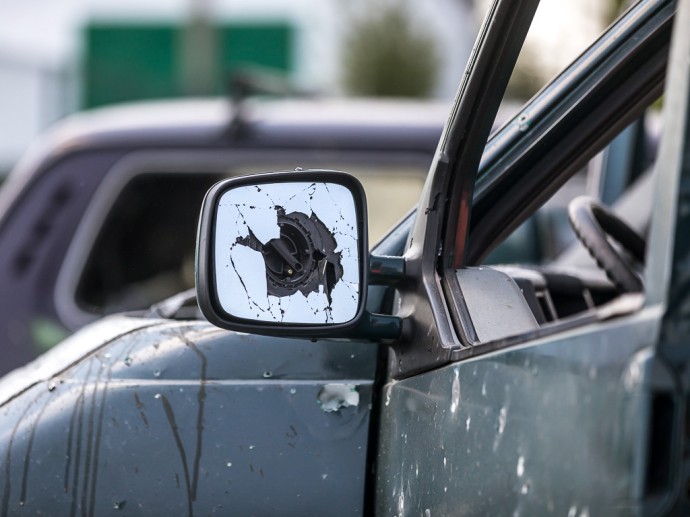 Украинский дрон ударил по легковушке в Волоконовском округе – ранен водитель Украинский дрон ударил по легковушке в Волоконовском округе – ранен водитель