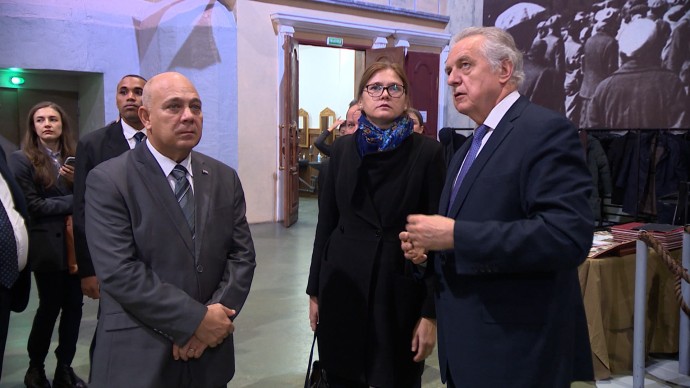 Кубинская делегация посетила памятные места и современные пространства Петербурга Кубинская делегация посетила памятные места и современные пространства Петербурга