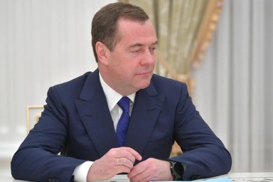 Медведев объяснил переход захваченного танкера под российский флаг