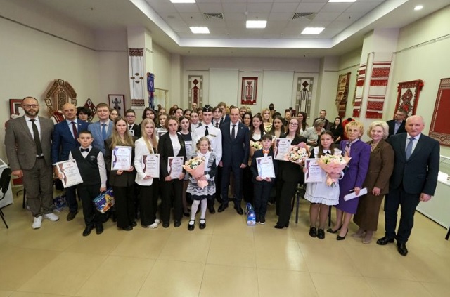 Глава Мордовии наградил победителей и призеров конкурса «Гордость моей Родины» Глава Мордовии наградил победителей и призеров конкурса «Гордость моей Родины»