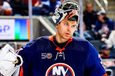 Российского вратаря признали третьей звездой дня в НХЛ