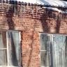 В Курске аварийное здание трещит по швам: Общежитие на Моковской в любой момент может рухнуть