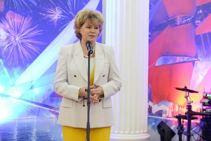 Ирина Потехина поздравила выпускников школ-интернатов и специальных образовательных учреждений с окончанием школы на торжественном приёме в Законодательном Собрании города