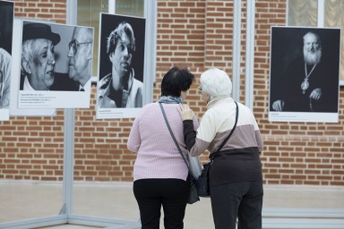 В атриуме Тульского кремля открылась выставка фотопортретов известных россиян