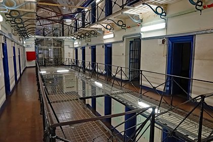 Гламурную сотрудницу тюрьмы обвинили в провокационных разговорах с заключенным Гламурную сотрудницу тюрьмы обвинили в провокационных разговорах с заключенным