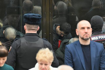 Опустившие головы фигуранты дела о теракте в «Крокусе» на приговоре попали на видео