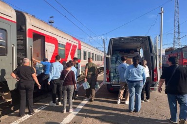 Студенты ОГУ помогли пассажирам задержавшихся поездов