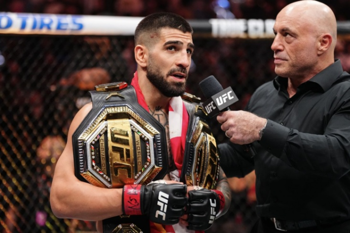 Экс-чемпион UFC заявил, что никто не может победить Топурию