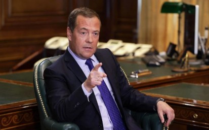 Медведев: Европейские собачки должны помнить, кто сокрушил нацистскую Германию