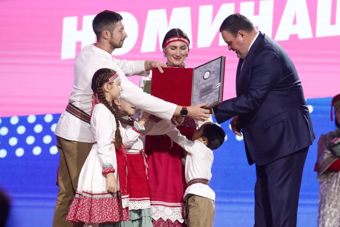 Матвиенко призвала развивать мероприятия по популяризации семейных ценностей Матвиенко призвала развивать мероприятия по популяризации семейных ценностей