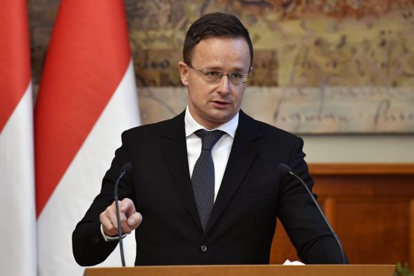 Глава МИД Венгрии назвал президента Чехии «коммунистическим шпионом» Глава МИД Венгрии назвал президента Чехии «коммунистическим шпионом»