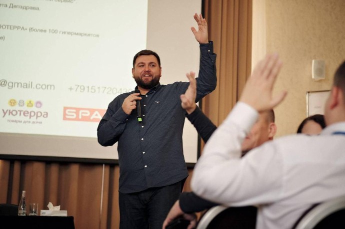 Максим Недякин представил «Искренний сервис 2.0» — обновлённую версию своего бизнес-бестселлера