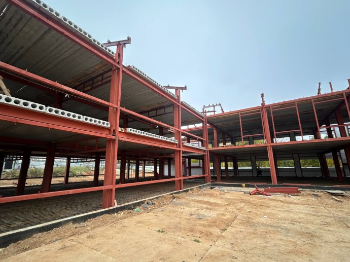 В поликлинике на улице Гоголя в Ярославле приступят к внутренним работам после монтажа кровли В поликлинике на улице Гоголя в Ярославле приступят к внутренним работам после монтажа кровли