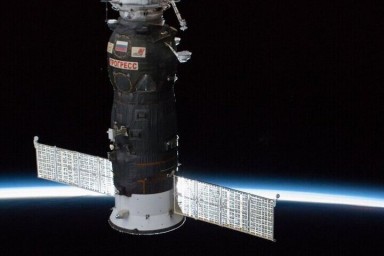 Корабль «Прогресс МС-31» доставил на МКС фрукты и посылки