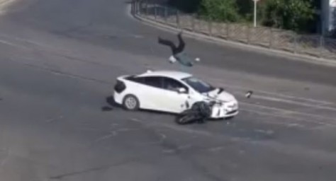 В Улан-Удэ гибель водитель мопеда попала на видео
