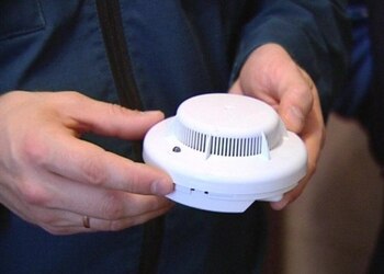 «Нет пожарного извещателя — нет компенсации!»: в Белогорске жителей призывают получить устройства «Нет пожарного извещателя — нет компенсации!»: в Белогорске жителей призывают получить устройства