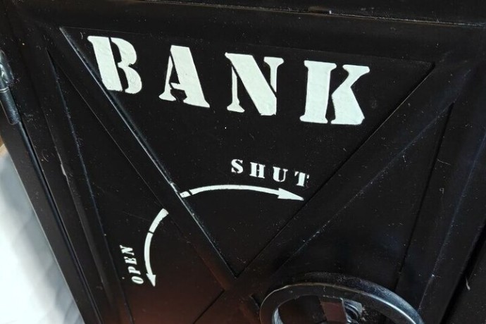 Петербуржцам посоветовали вкладывать доход в золото