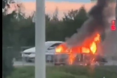 Автомобиль загорелся на трассе в Щекинском районе