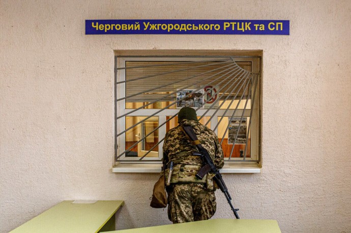 Жителя украинского Львова мобилизовали во время доставки круассанов