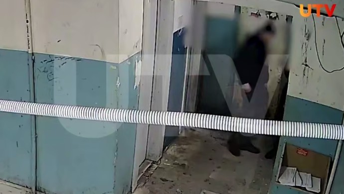 Избил и затащил в квартиру: в Уфе на камеру попал жуткий инцидент