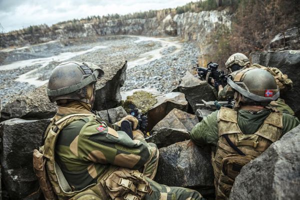 100 дней в Арктике: Норвегия без НАТО проводит странные учения для 13 человек