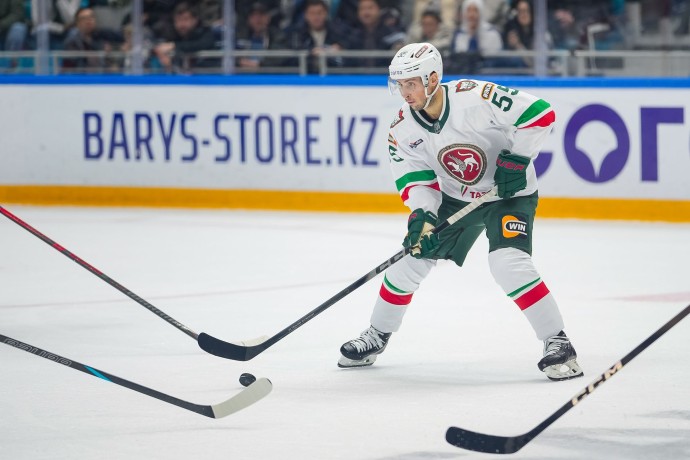 Нападающий "Ак Барса" Хмелевский рассказал о разнице между Казанью и Уфой