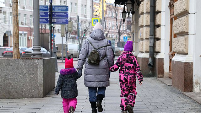 Заработали нормы о дополнительных мерах поддержки семей с детьми