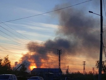 Качество воздуха в Якутске упало до уровня «Плохой» из-за пожара на свалке