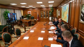 По поручению Юрия Трутнева спецборт МЧС оперативно доставит на Камчатку технику для ликвидации последствий снегопадов