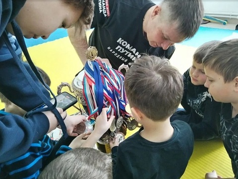 Чемпион мира по мотогонкам на льду Максим Захаров встретился с юными спортсменами в Саранске
