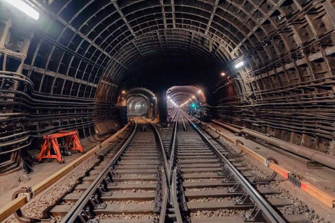 Замена путей, кабельных линий и ламп: как обновляли инфраструктуру столичного метро в 2025 году