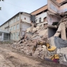 Экскаватор в траншее: здание колледжа во Владивостоке рухнуло из-за строителей?