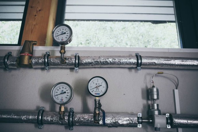 В поселке Теплая Гора завершен монтаж кровли основной котельной В поселке Теплая Гора завершен монтаж кровли основной котельной