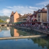 Туристические гиды Франции называют Анси "маленькой Венецией" в Савойе