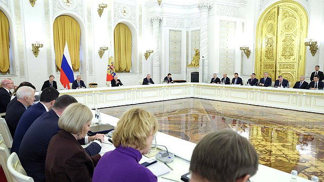 Вячеслав Володин и руководители политических фракций ГД принимают участие в заседании Государственного Совета РФ