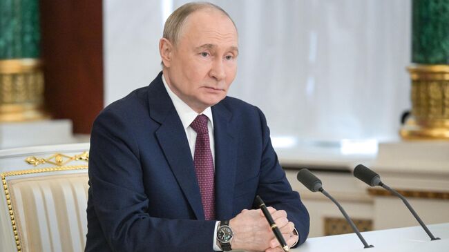 Главврач больницы в Донецке рассказал Путину о зарплатах врачей