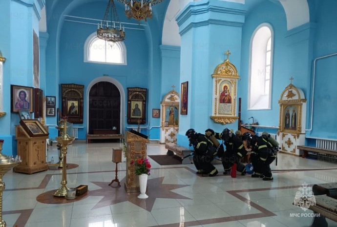 Спасатели провели учения в храме Воловского района