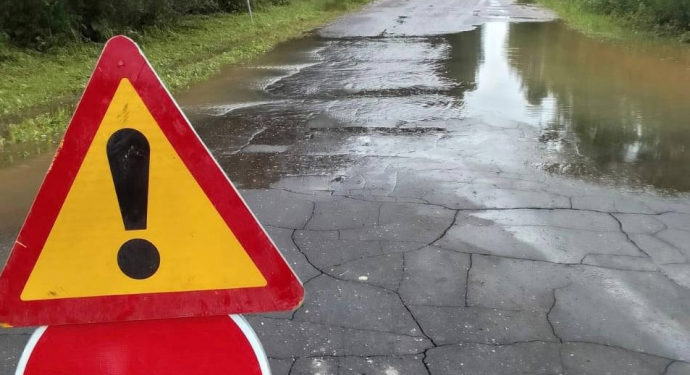 В Новгородской области из-за непогоды прекратили движение на двух маршрутах