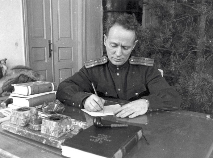 Память о войне нам книга оставляет
