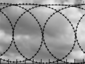 Туристов в Таиланд начали привлекать тюрьмами: как туда угодить, и чем вас там угостят