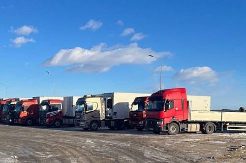 Транспортный поток в пункте пропуска у моста между Благовещенском и Хэйхэ вырос почти наполовину Транспортный поток в пункте пропуска у моста между Благовещенском и Хэйхэ вырос почти наполовину