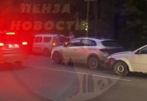 Пензенцы сообщают о массовой аварии на улице Лермонтова