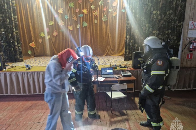 В Орловской области пожарные провели учения в Доме культуры В Орловской области пожарные провели учения в Доме культуры