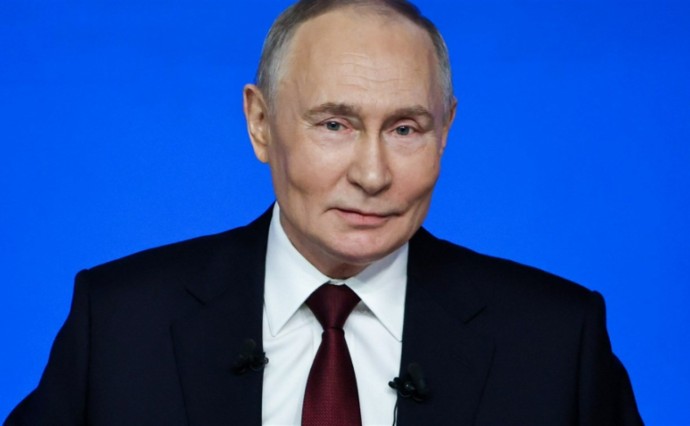 Владимир Путин предложил распространять жизненно важные лекарства через "Почту России"