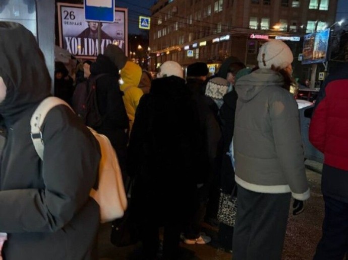 Такси за «оверпрайс» и толпы на остановках: Владивосток захлебнулся в 9-балльных пробках