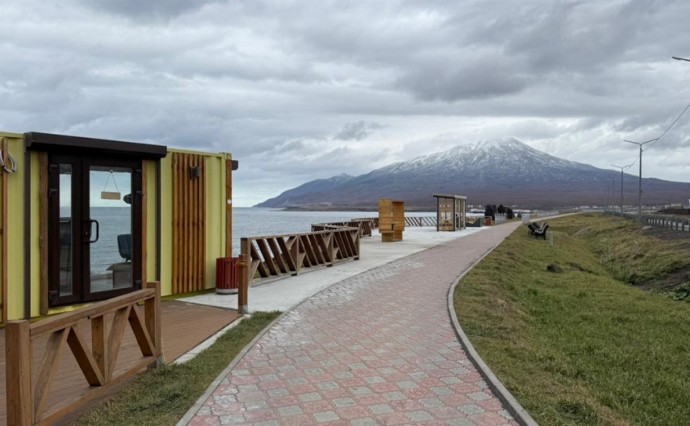 В селе Горном завершается бетонирование проездов и обновлены фасады домов В селе Горном завершается бетонирование проездов и обновлены фасады домов