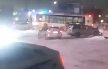 Соцсети: в Чигирях в ДТП попал автобус Соцсети: в Чигирях в ДТП попал автобус