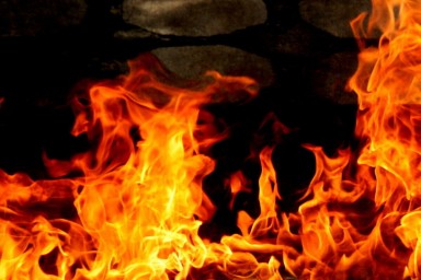 Очевидцы сообщают о сильном пожаре в многоэтажке на Юго-Западе Москвы
