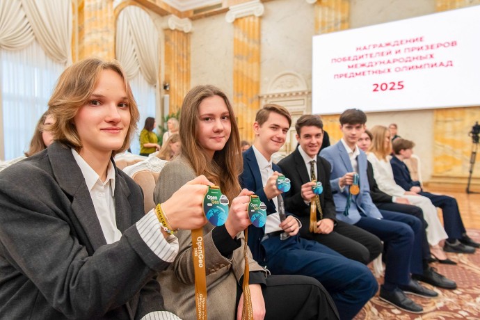 Собянин поздравил столичных школьников с успехами на международных олимпиадах Собянин поздравил столичных школьников с успехами на международных олимпиадах